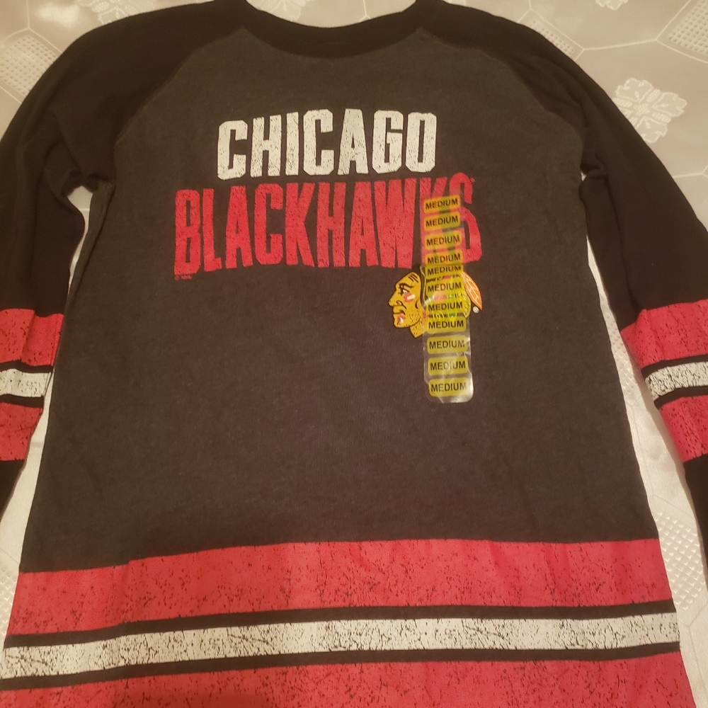 🏒 Chicago Blackhawks Raglan Shirt 🏒 - Picture 2 of 5